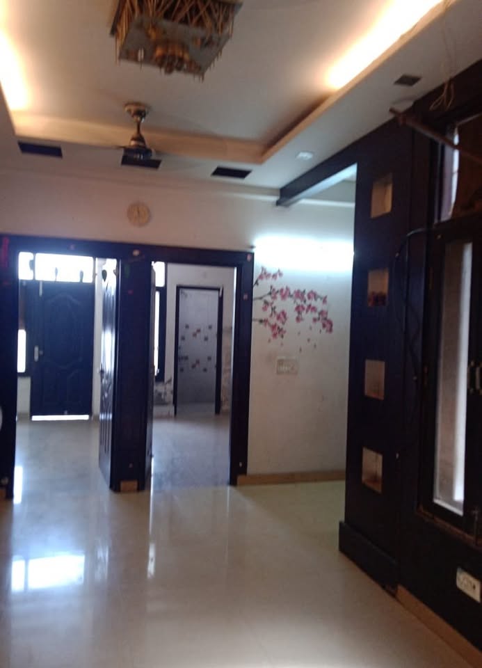 Flat for rent in Shakti Khand Ghaziabad