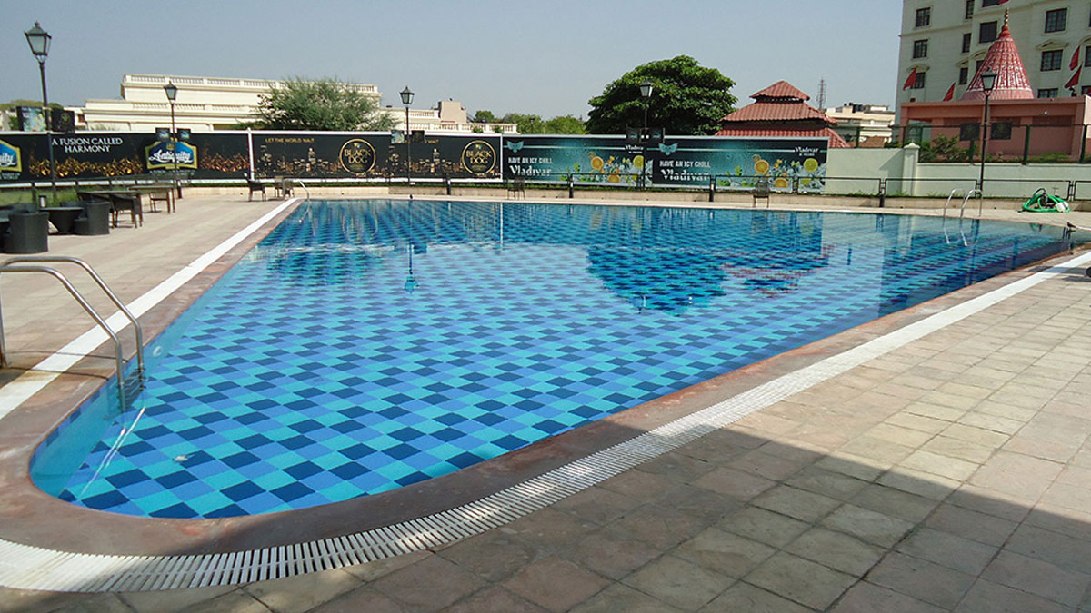 dlf-imperial-residences-pool